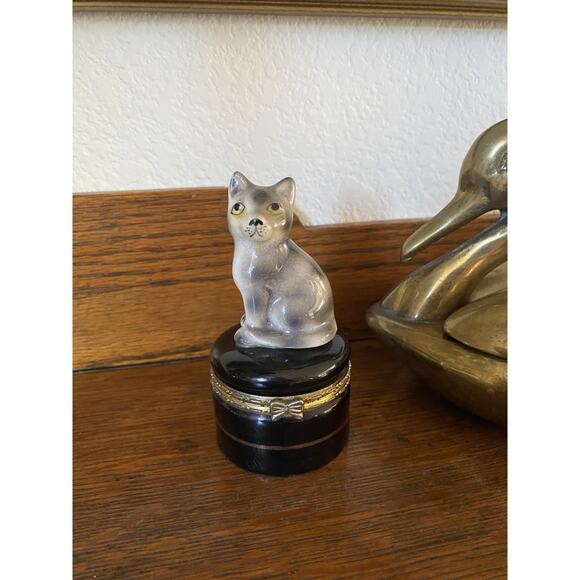 Vintage Ceramic Hinged Cat Trinket Box Bow Closure Ceramic Cat Box - Picture 1 of 5